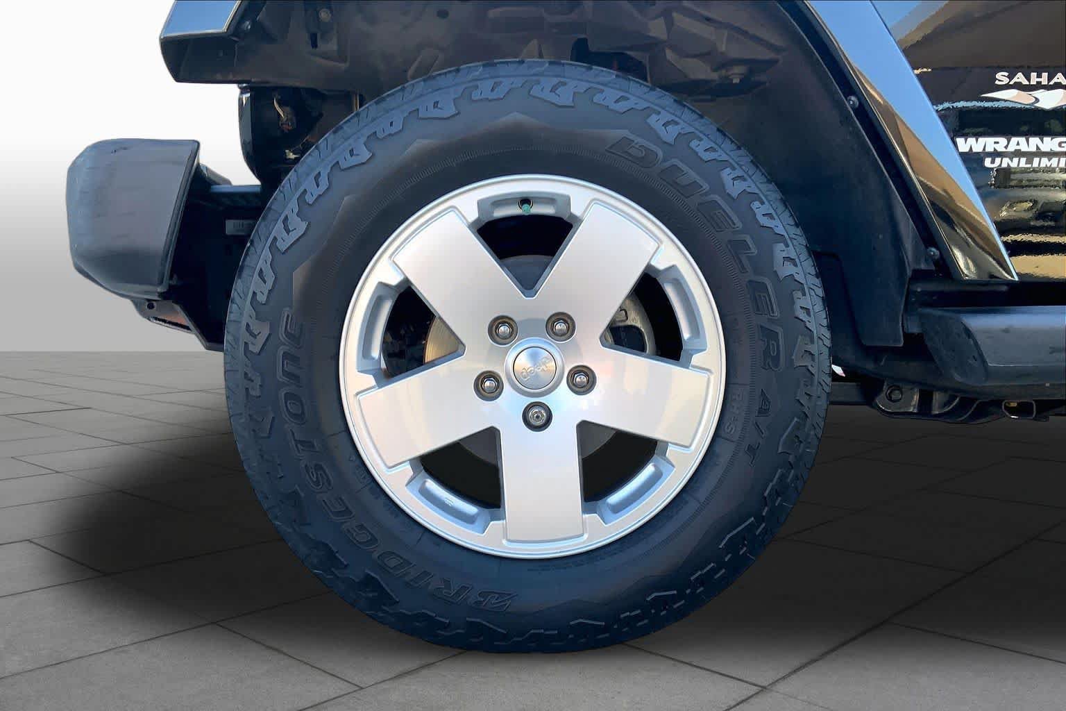 Used 2012 Jeep Wrangler Unlimited Sahara w/ Connectivity Group AWD/4WD image 10