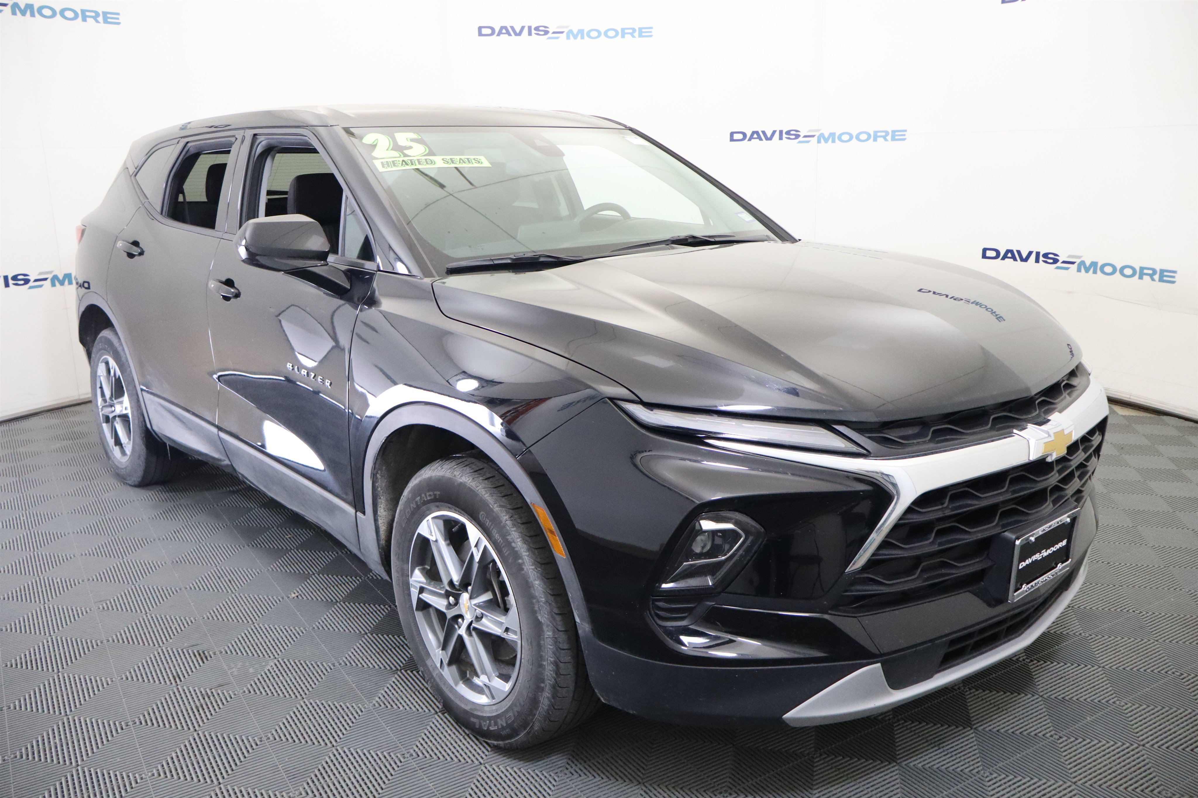Used 2025 Chevrolet Blazer LT AWD/4WD image 3
