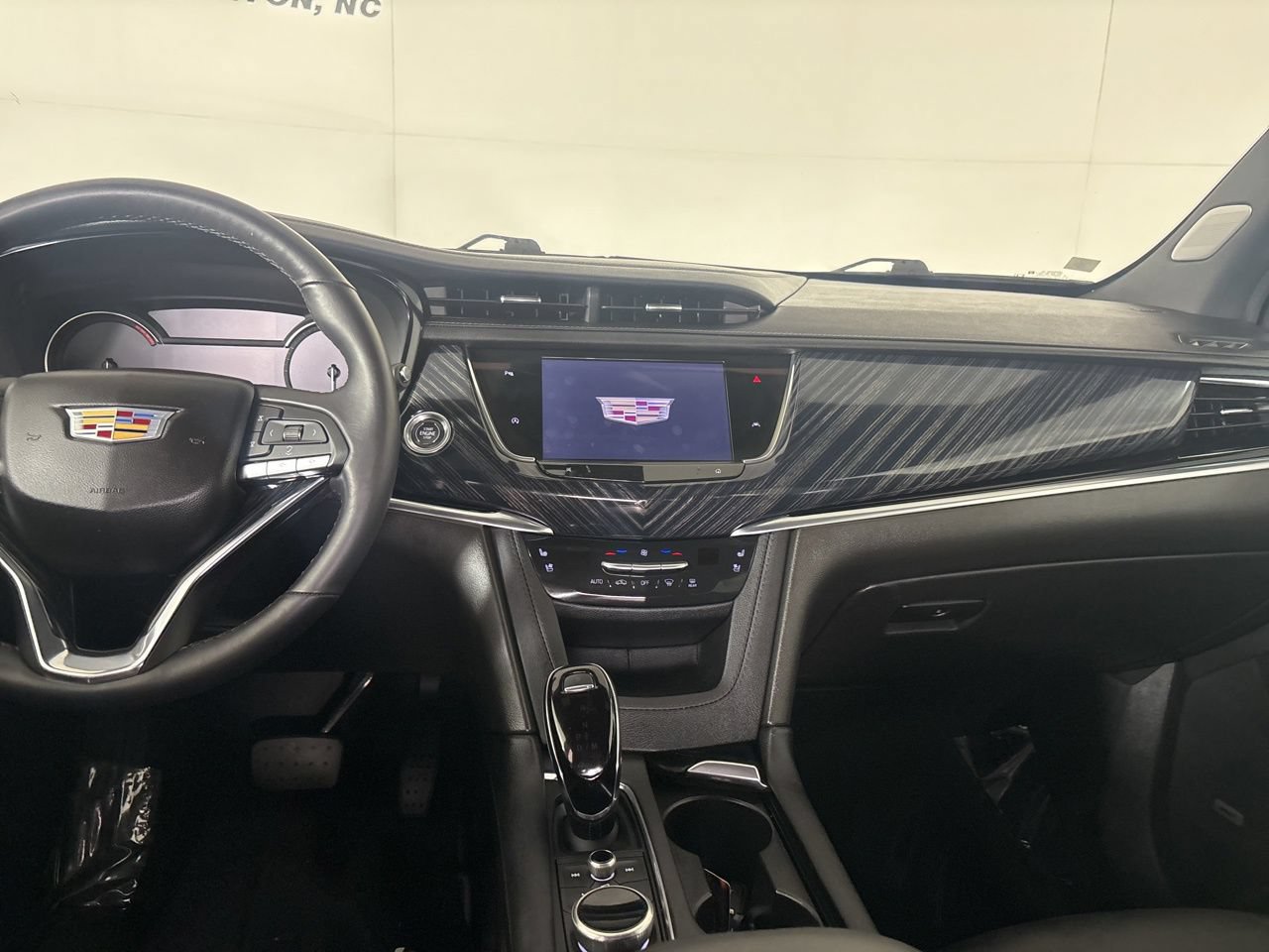 Used 2024 Cadillac XT6 Premium Luxury AWD/4WD image 27