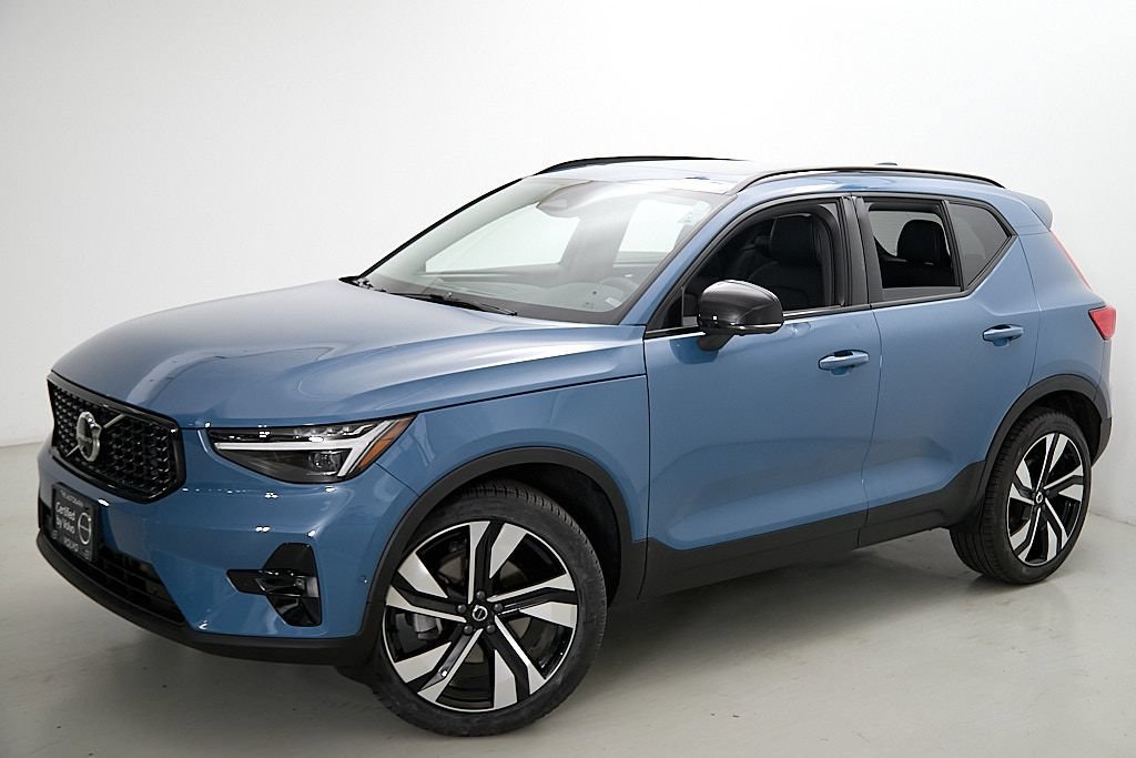 Certified 2024 Volvo XC40 B5 Ultimate w/ Climate Package AWD/4WD image 3