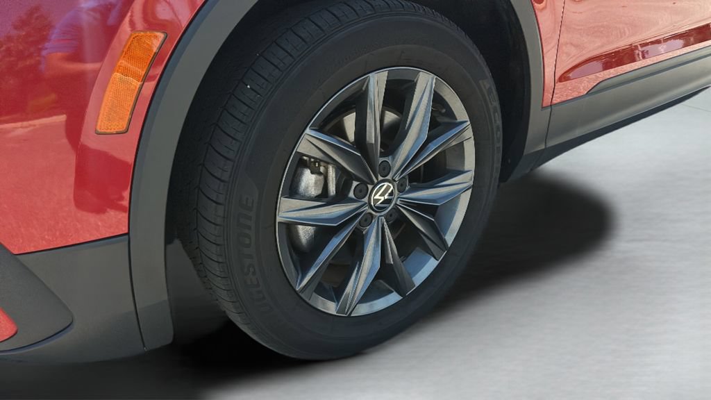 Certified 2022 Volkswagen Tiguan SE FWD image 37
