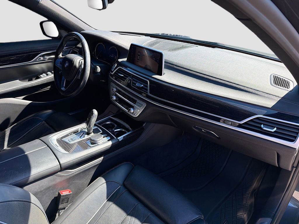 Used 2019 BMW 750i xDrive w/ M Sport Package image 17