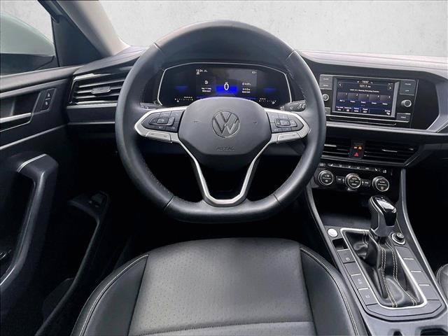 Used 2024 Volkswagen Jetta SE w/ Panoramic Sunroof Package FWD image 7