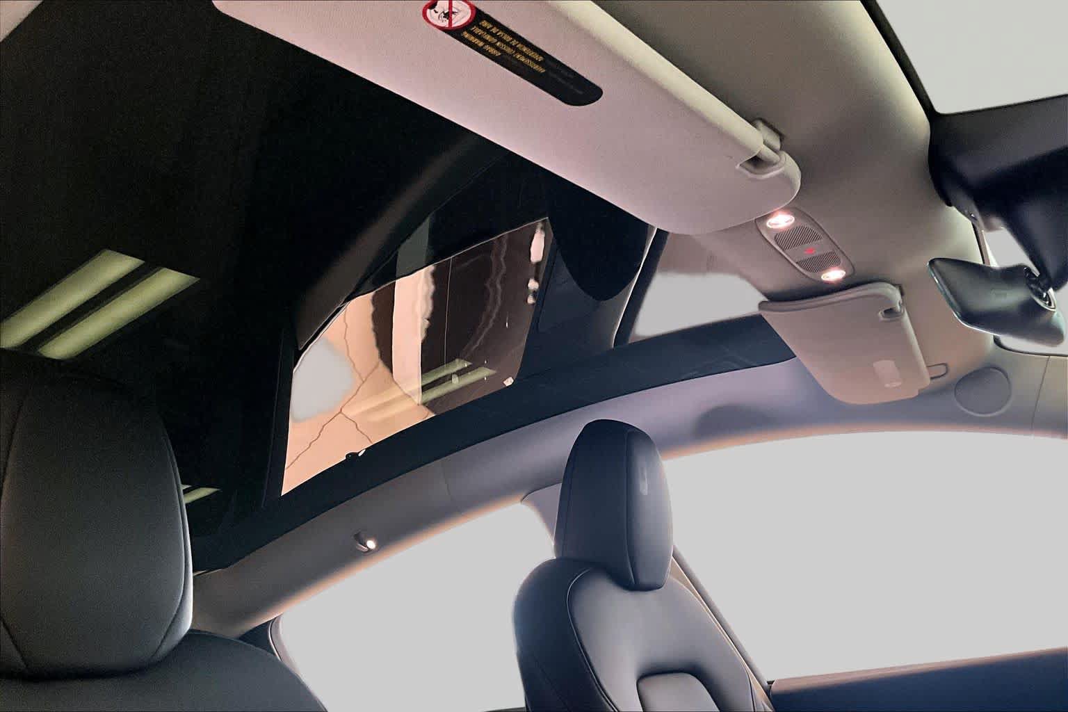 Used 2022 Tesla Model Y Long Range AWD/4WD image 13