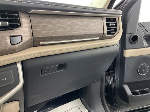 Used 2023 Ford Expedition Limited image 41