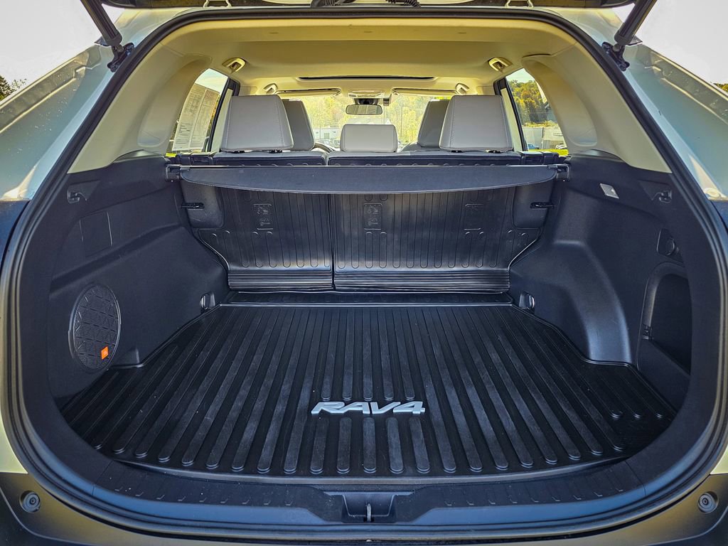 Used 2021 Toyota RAV4 XLE Premium image 34