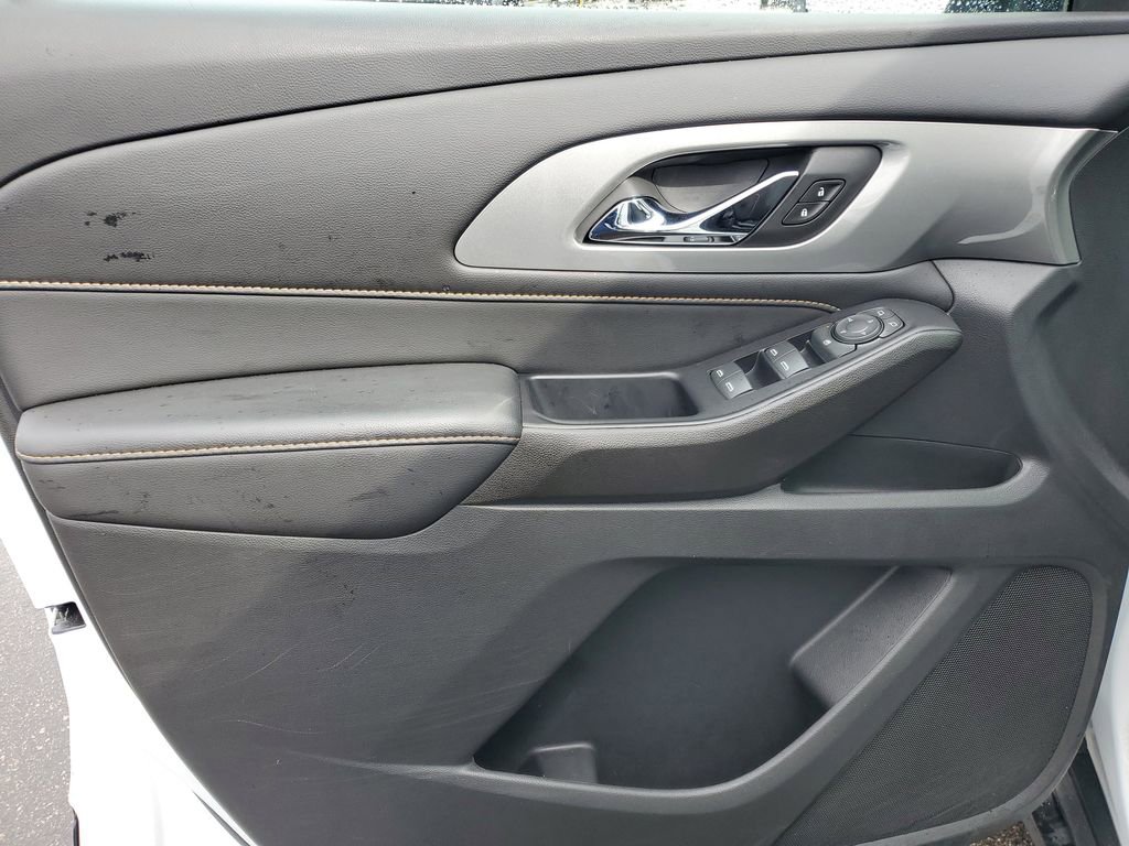 Used 2021 Chevrolet Traverse LS image 20