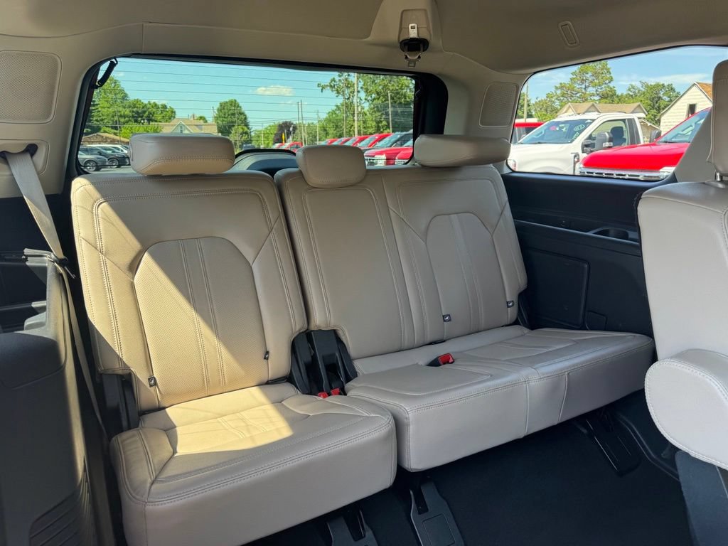 Used 2024 Ford Expedition Limited AWD/4WD image 23
