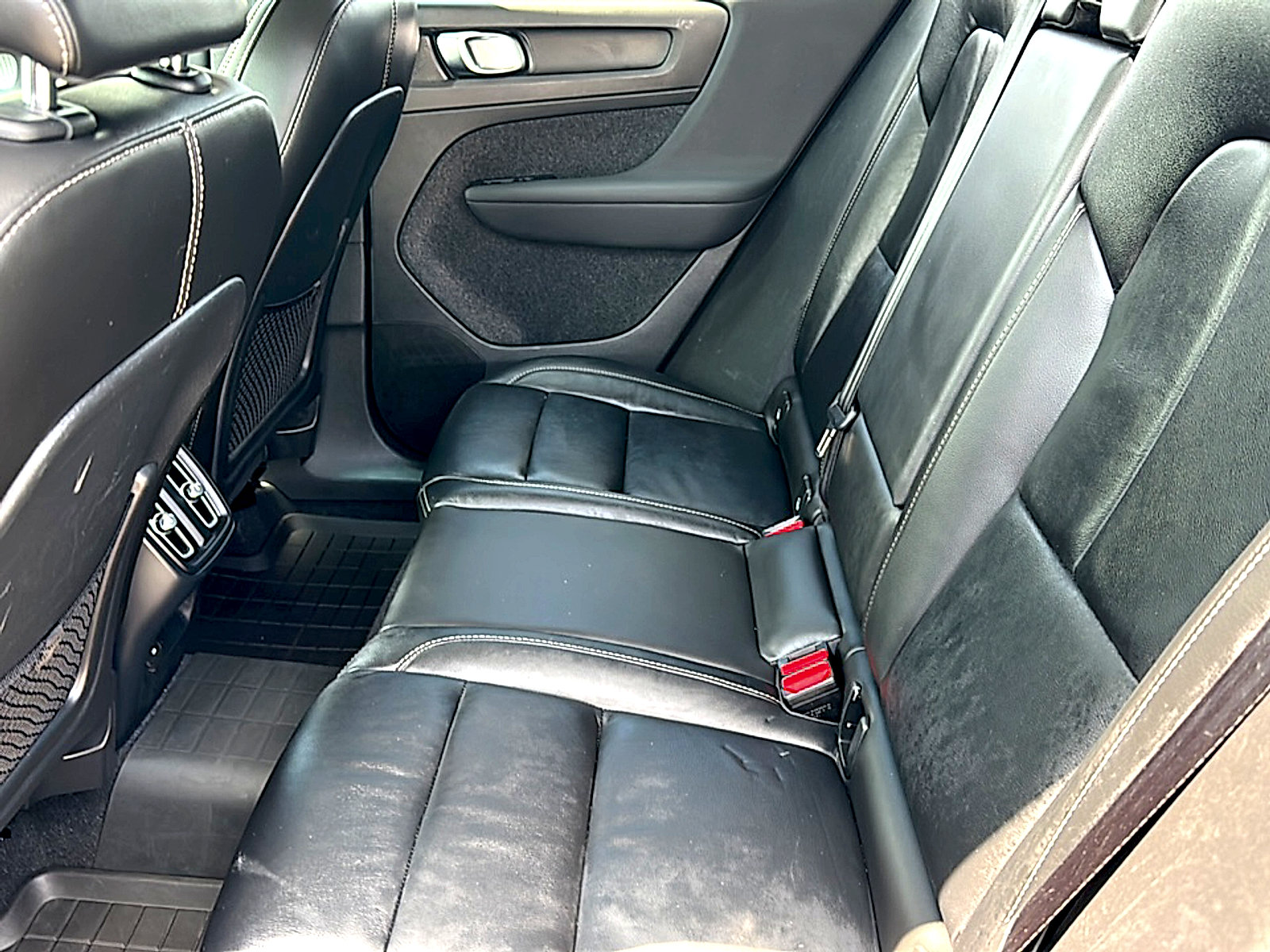 Used 2023 Volvo XC40 B5 Core AWD/4WD image 18