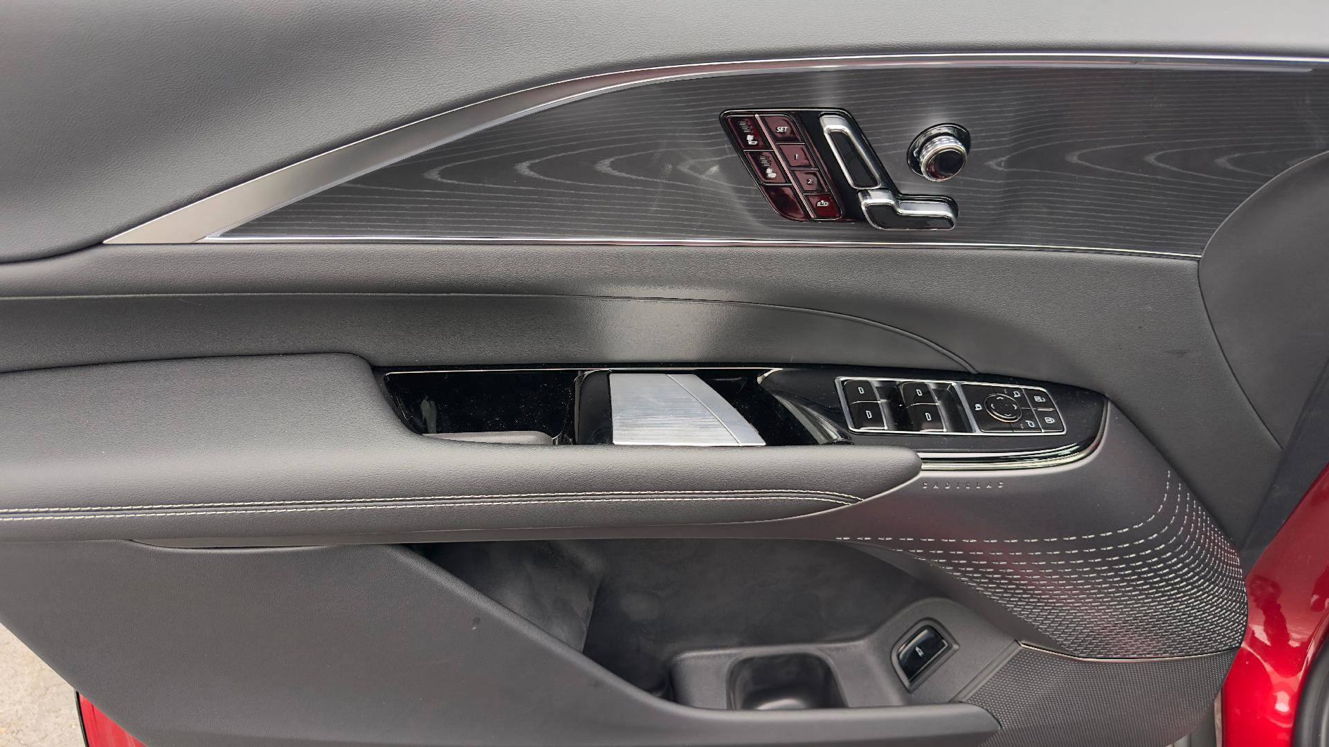 New 2026 Cadillac Lyriq Luxury AWD/4WD image 10