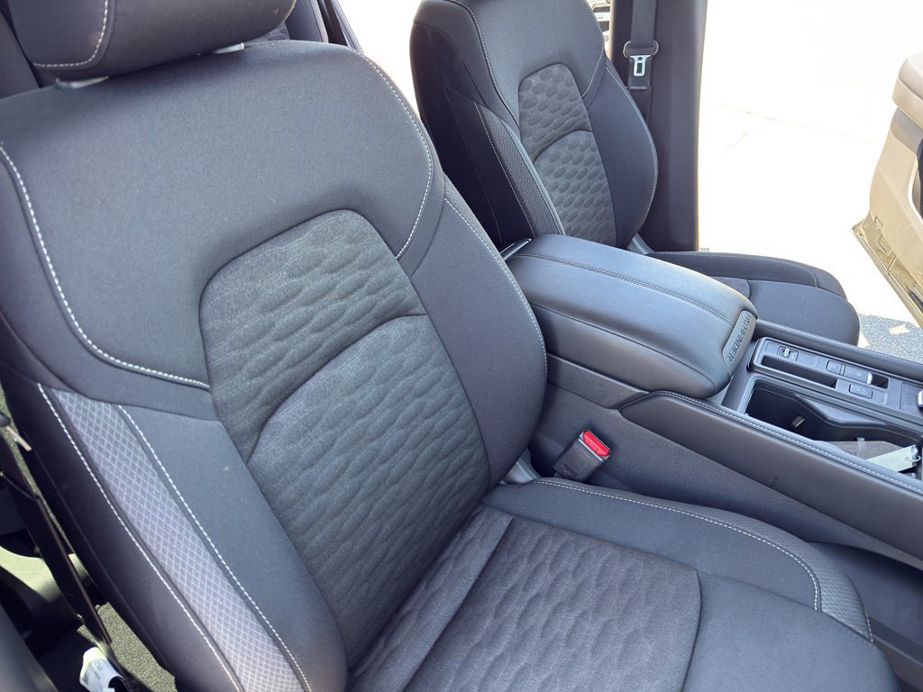 Used 2025 Nissan Pathfinder S FWD image 29