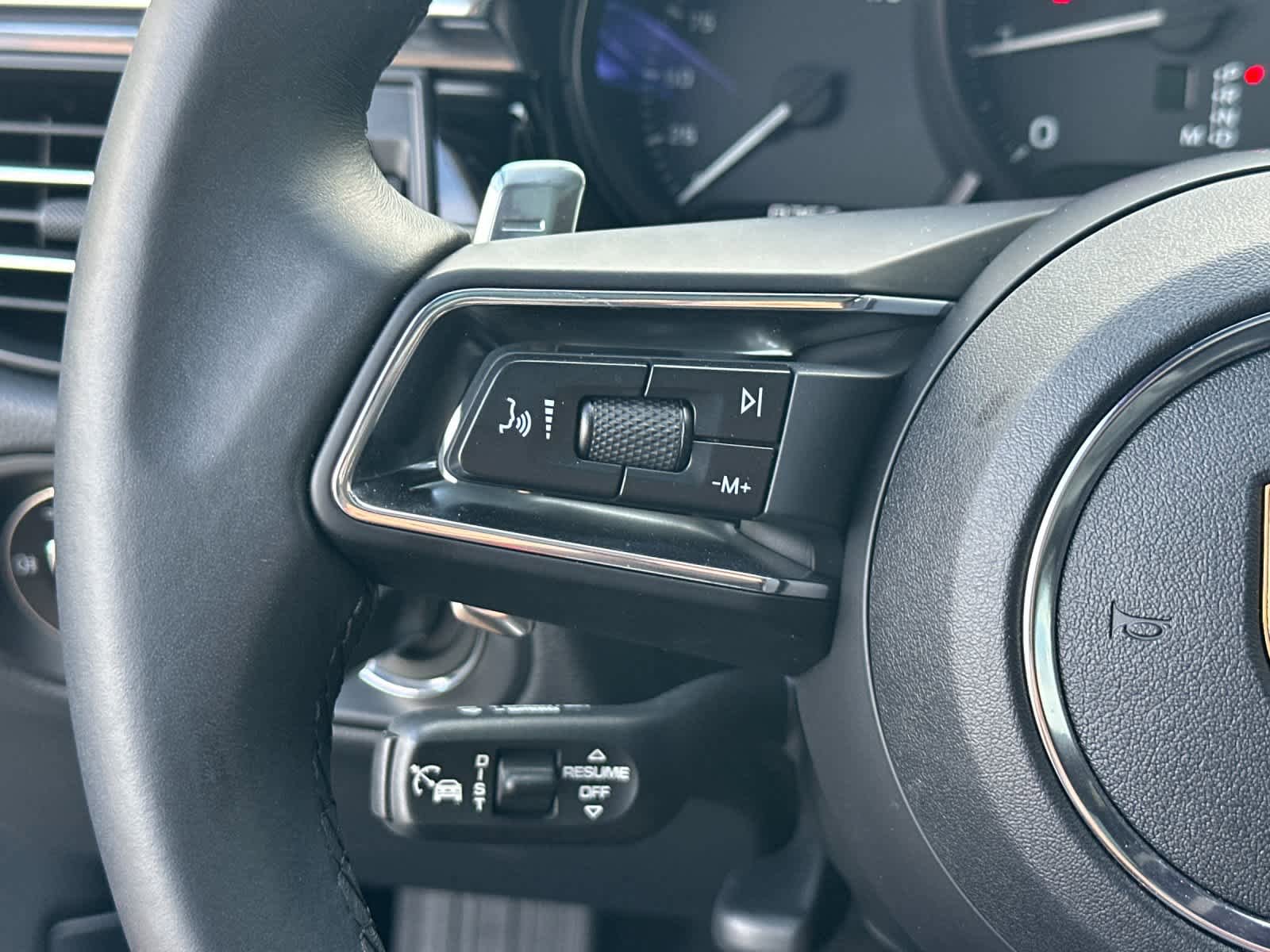 Certified 2025 Porsche Macan AWD/4WD image 26