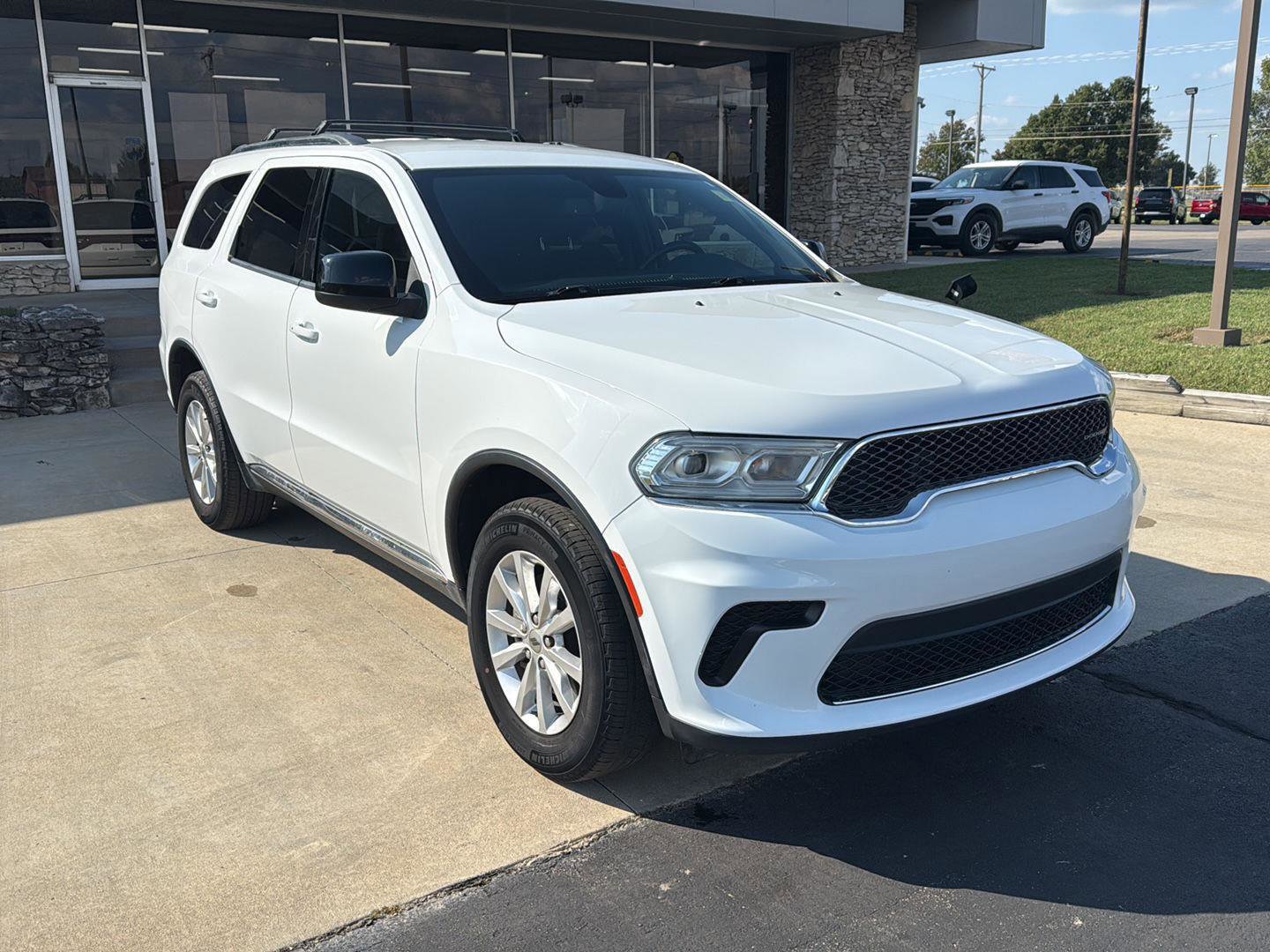Used 2023 Dodge Durango SXT image 1