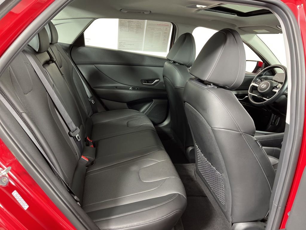 Used 2022 Hyundai Elantra Limited w/ Preferred Accessory Package image 9