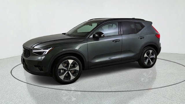 New 2026 Volvo XC40 B5 Plus w/ Climate Package AWD/4WD image 3