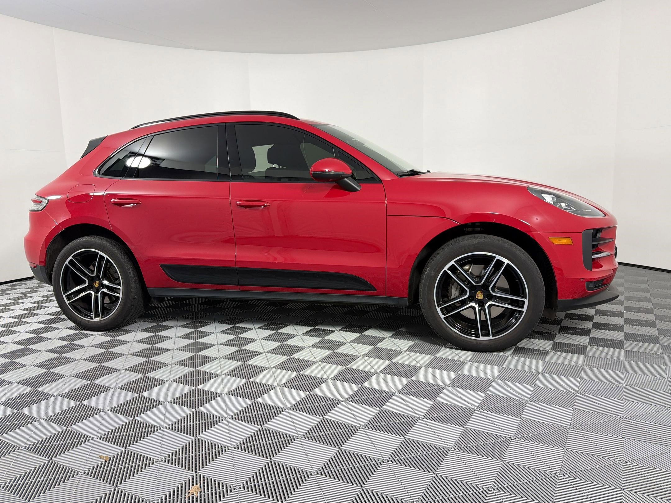 Certified 2020 Porsche Macan S AWD/4WD image 11