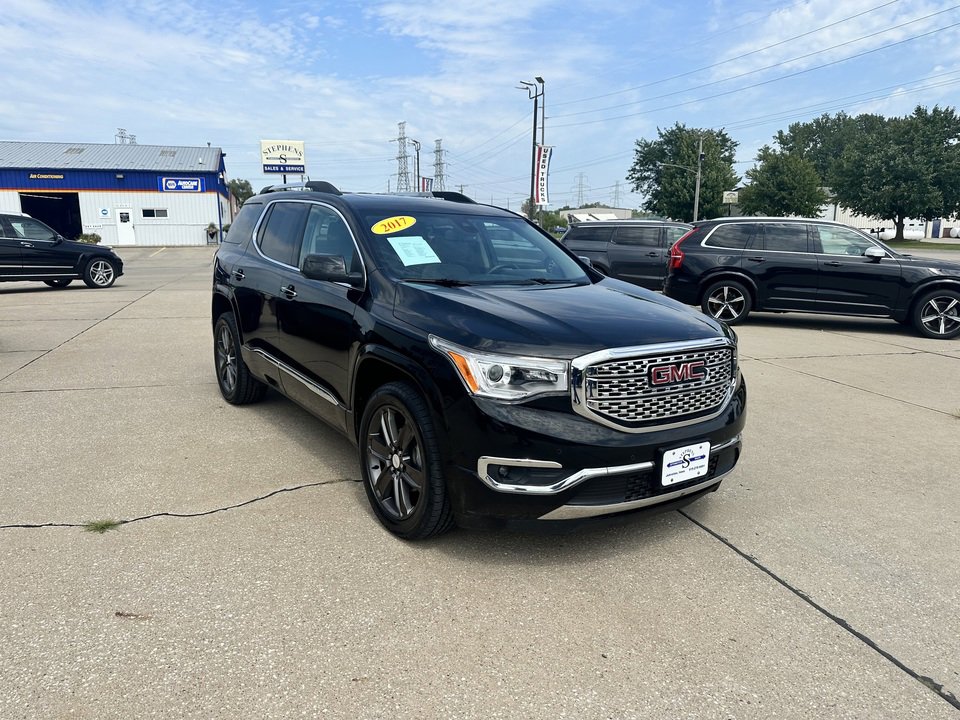 Used 2017 GMC Acadia Denali image 3