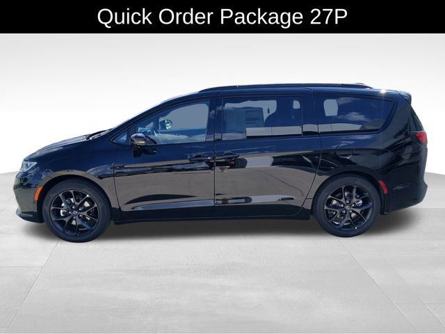 New 2026 Chrysler Pacifica Limited image 3