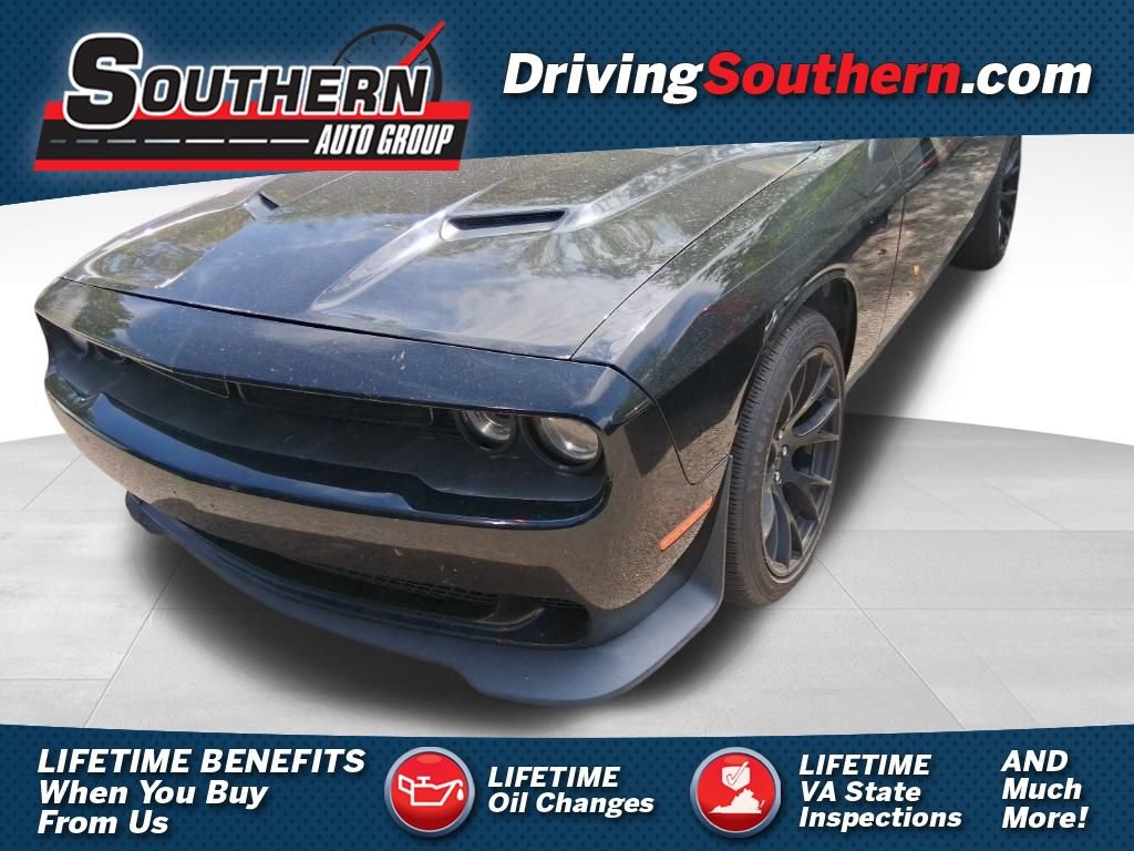 Used 2015 Dodge Challenger SXT RWD image 1