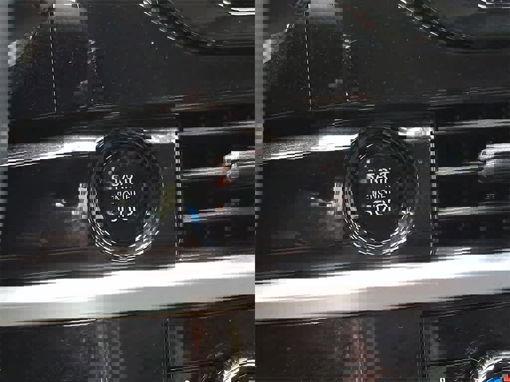 Used 2025 Nissan Pathfinder SV image 24