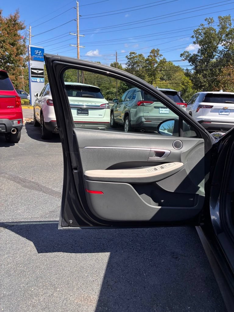 Used 2023 Hyundai Sonata SE w/ Cargo Package FWD image 24