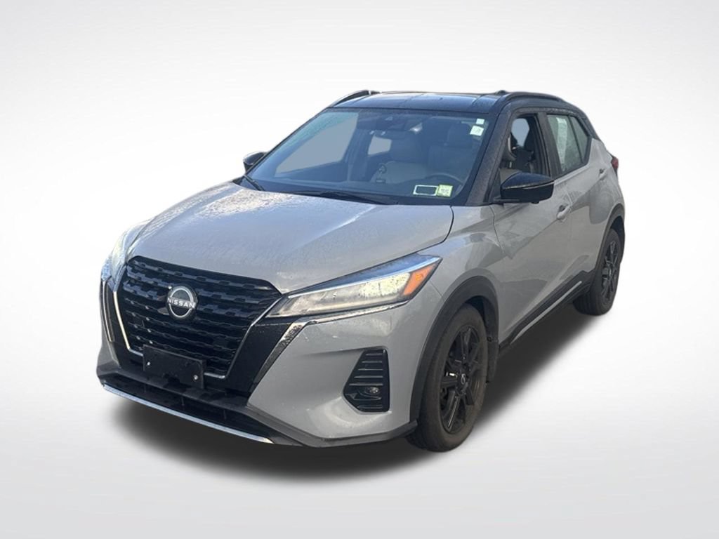 Used 2023 Nissan Kicks SR w/ SR Premium Package FWD image 3