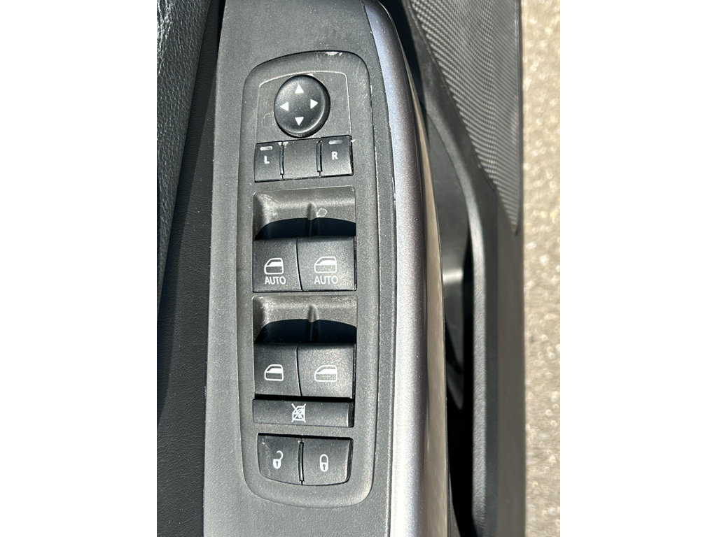 Used 2021 Jeep Cherokee Latitude Lux w/ Comfort/Convenience Group AWD/4WD image 13
