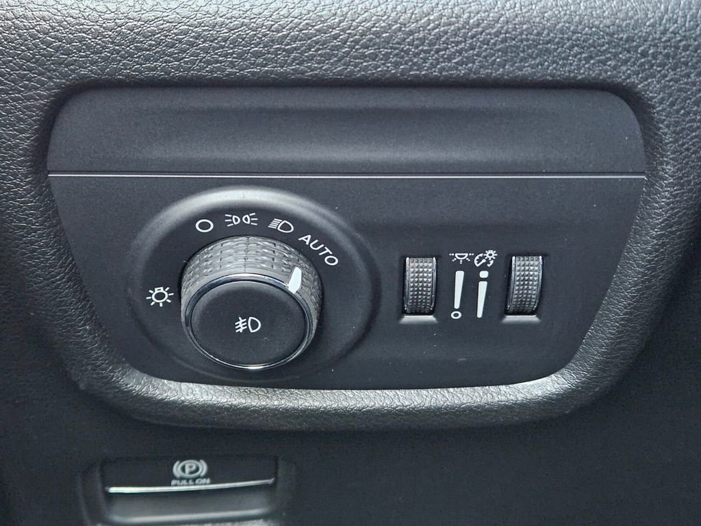 New 2025 Jeep Grand Cherokee Limited image 22