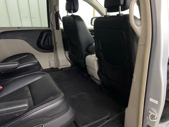 Used 2012 Chrysler Town & Country Touring-L w/ Premium Group FWD image 21