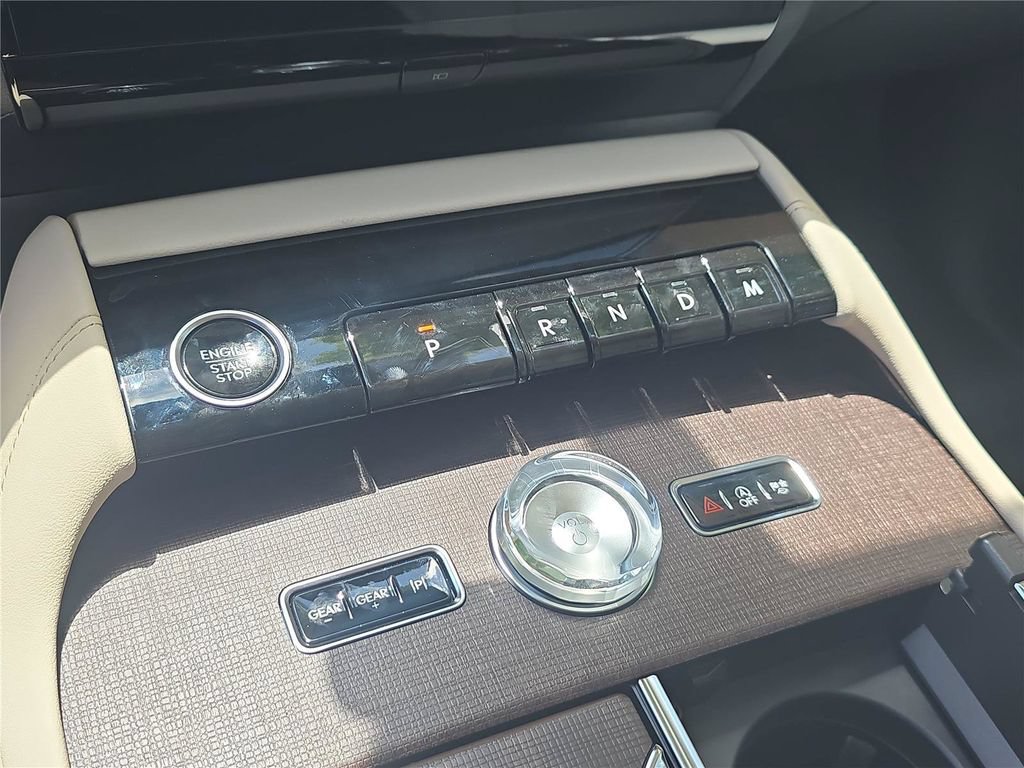 New 2027 Lincoln Navigator Premiere RWD image 18