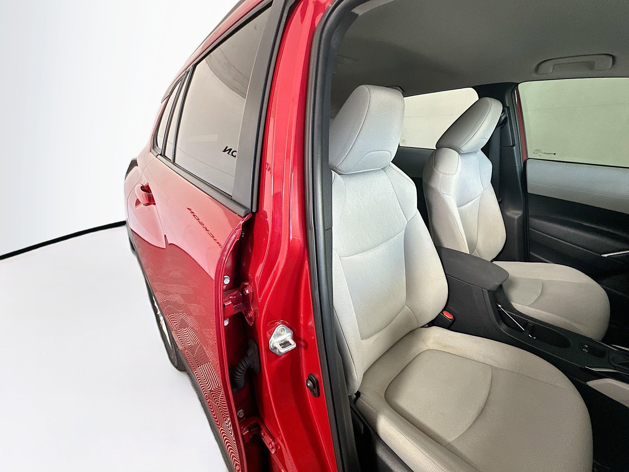 Used 2023 Toyota Corolla Cross LE image 28