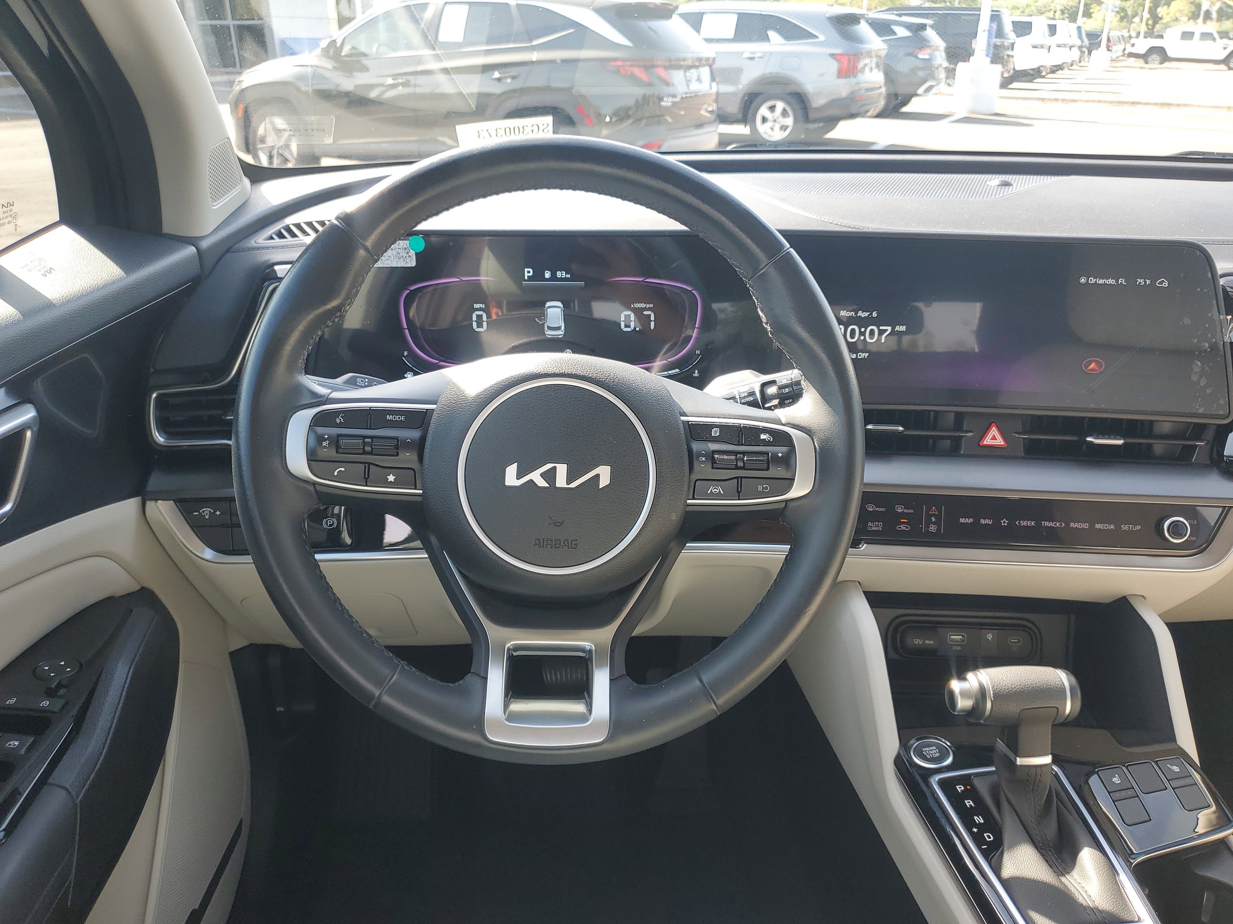 Used 2025 Kia Sportage EX image 14