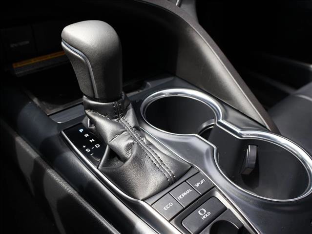 Used 2019 Toyota Camry XSE w/ Navigation Package FWD image 19
