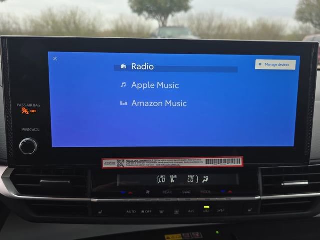 Used 2025 Toyota Sienna XLE image 22