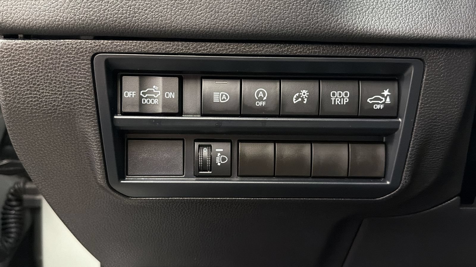 Used 2026 Toyota Tundra Limited AWD/4WD image 29