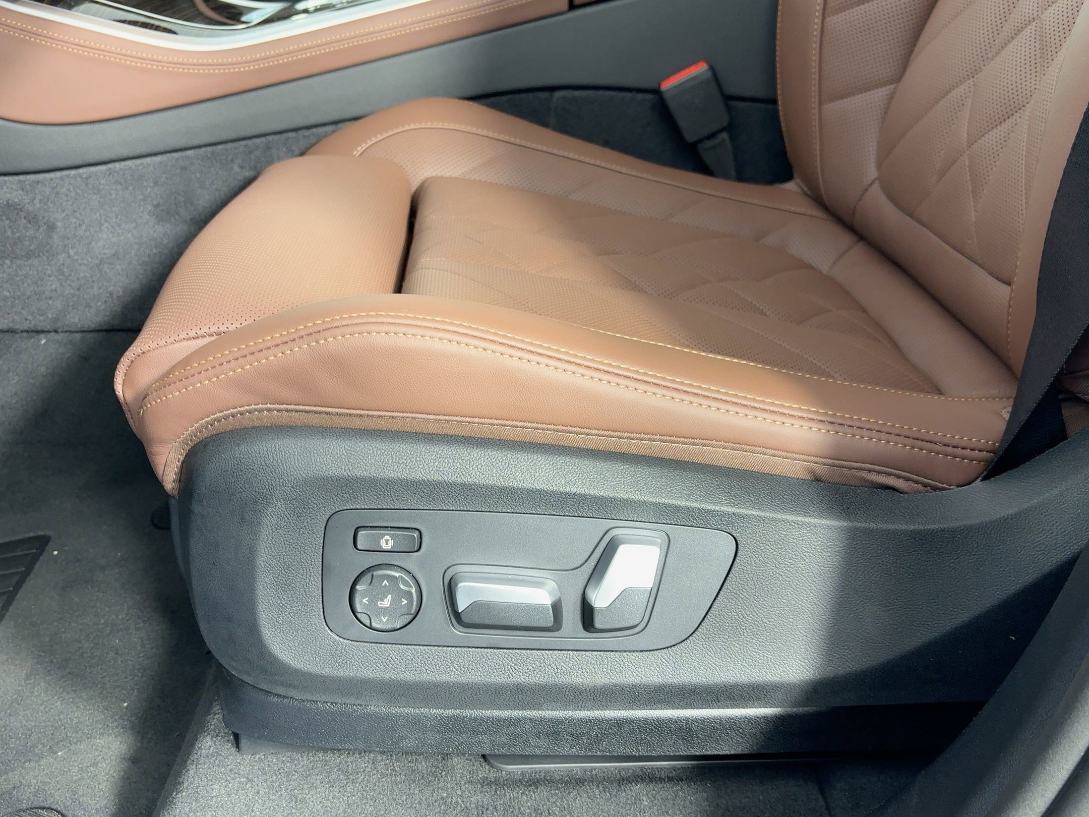 Used 2026 BMW X5 sDrive40i w/ Premium Package RWD image 12