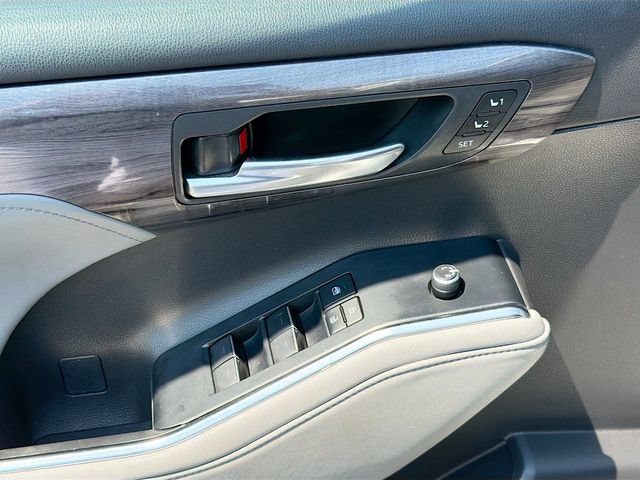 Used 2021 Toyota Highlander Platinum AWD/4WD image 19