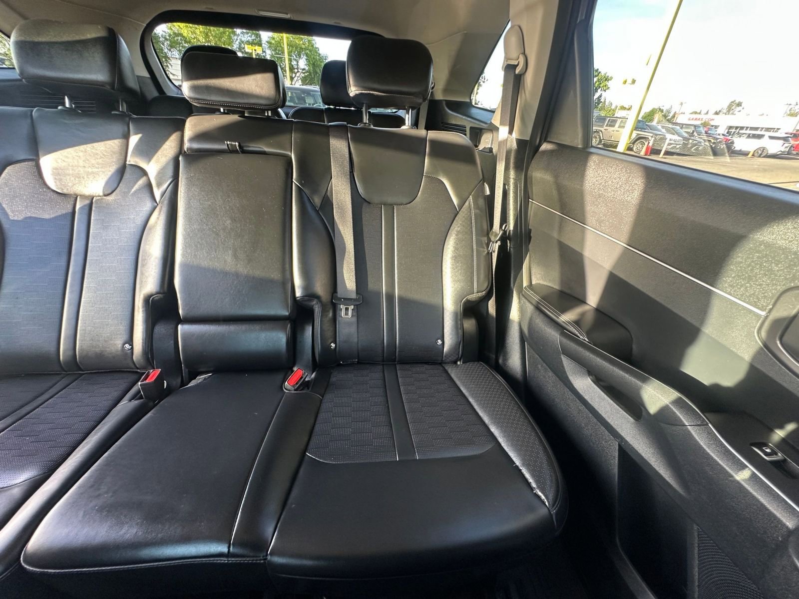 Used 2024 Kia Sorento S image 38