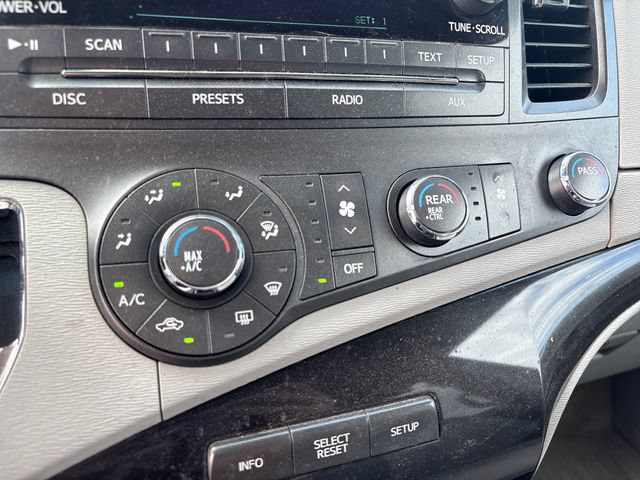 Used 2012 Toyota Sienna LE FWD image 22