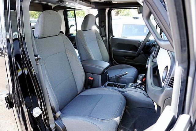 New 2025 Jeep Gladiator Sport S image 17