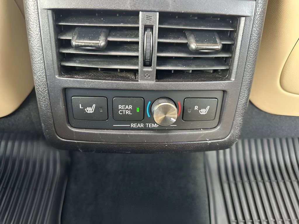 Used 2018 Toyota Avalon Limited w/ All Weather Liner Package image 14