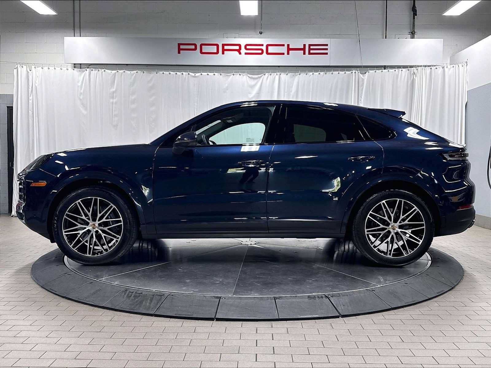 Used 2026 Porsche Cayenne Coupe AWD/4WD image 2