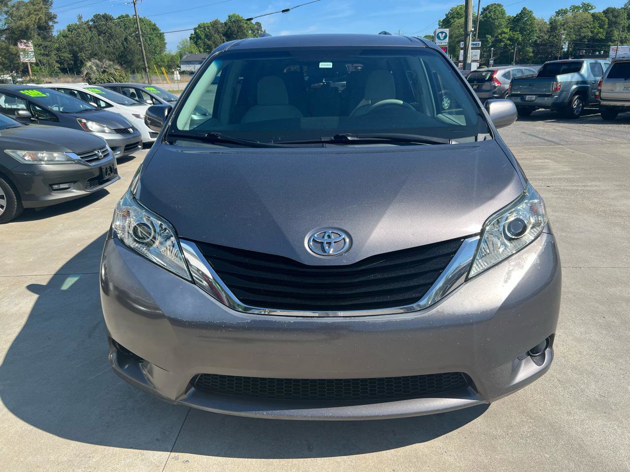 Used 2011 Toyota Sienna LE FWD image 3