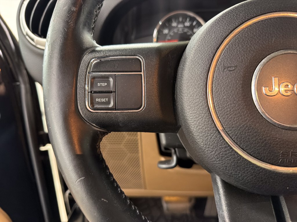 Used 2015 Jeep Wrangler Unlimited Sahara AWD/4WD image 18