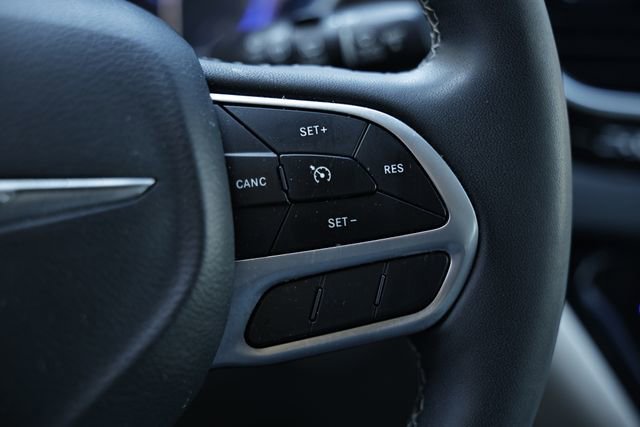 Used 2022 Chrysler Voyager LX image 34