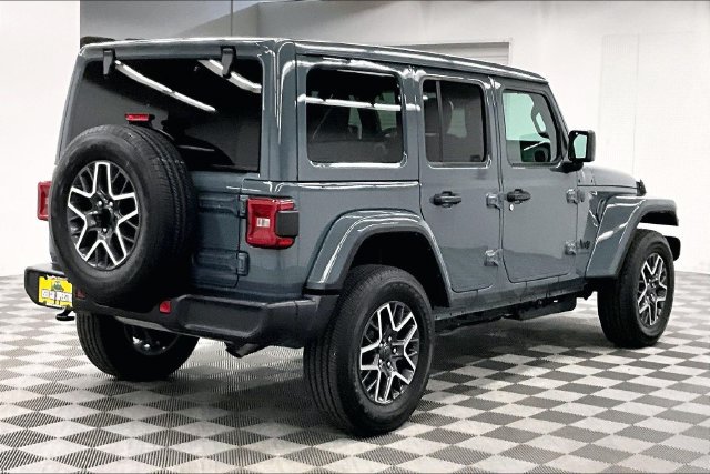 Used 2026 Jeep Wrangler Unlimited Sahara AWD/4WD image 13