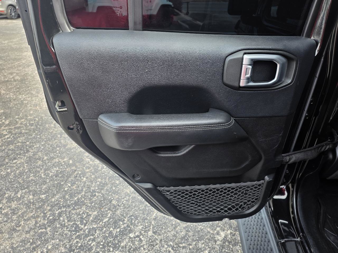 Used 2018 Jeep Wrangler Unlimited Sahara AWD/4WD image 11