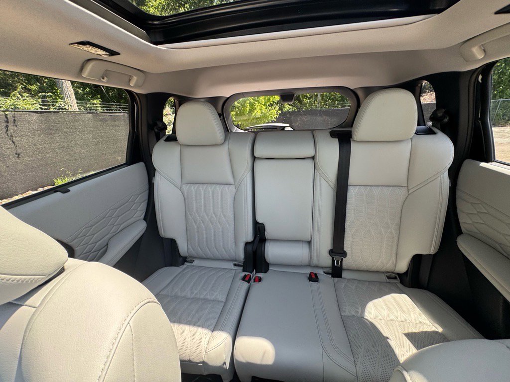 Used 2025 Mitsubishi Outlander AWD image 39