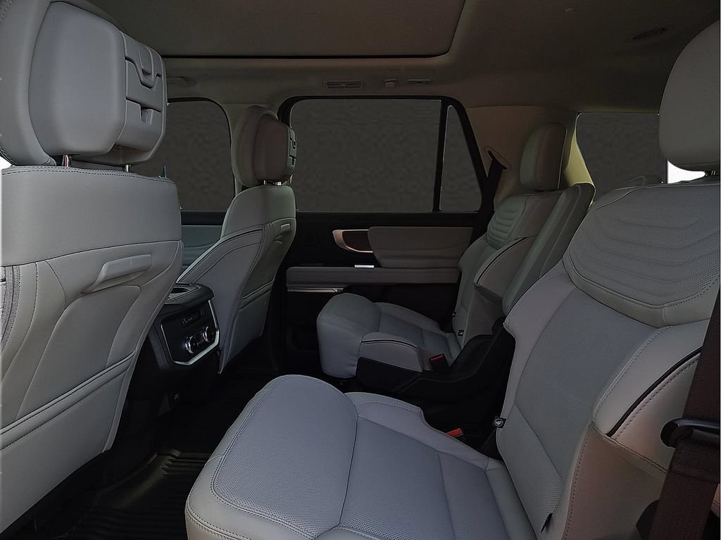 Used 2026 Ford Expedition Platinum w/ Platinum Ultimate Package AWD/4WD image 10