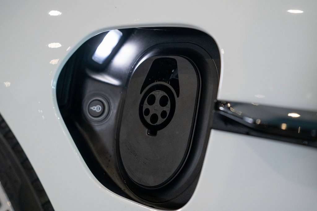 New 2025 Porsche Taycan image 15